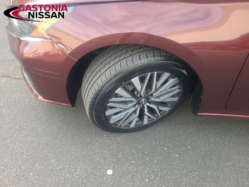 Used 2024 Nissan Altima 2.5 SV image 3