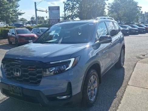 Used 2025 Honda Passport TrailSport image 3