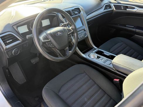 Used 2018 Ford Fusion SE image 9