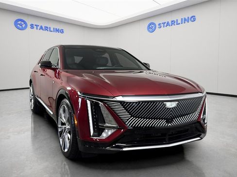 Used 2024 Cadillac Lyriq Luxury w/ LPO, Floor Liner Package image 14