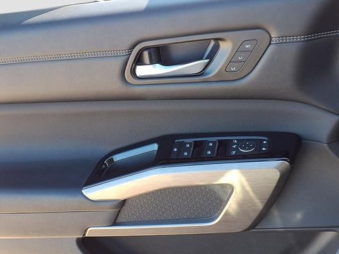 Used 2023 Nissan Pathfinder Platinum w/ Cargo Package image 17