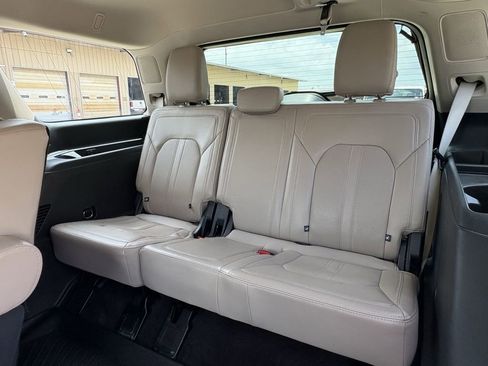 Used 2023 Ford Expedition Limited AWD/4WD image 28
