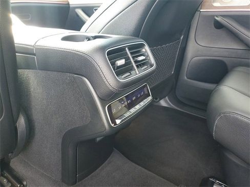 Used 2025 Mercedes-Benz GLS 450 4MATIC image 10