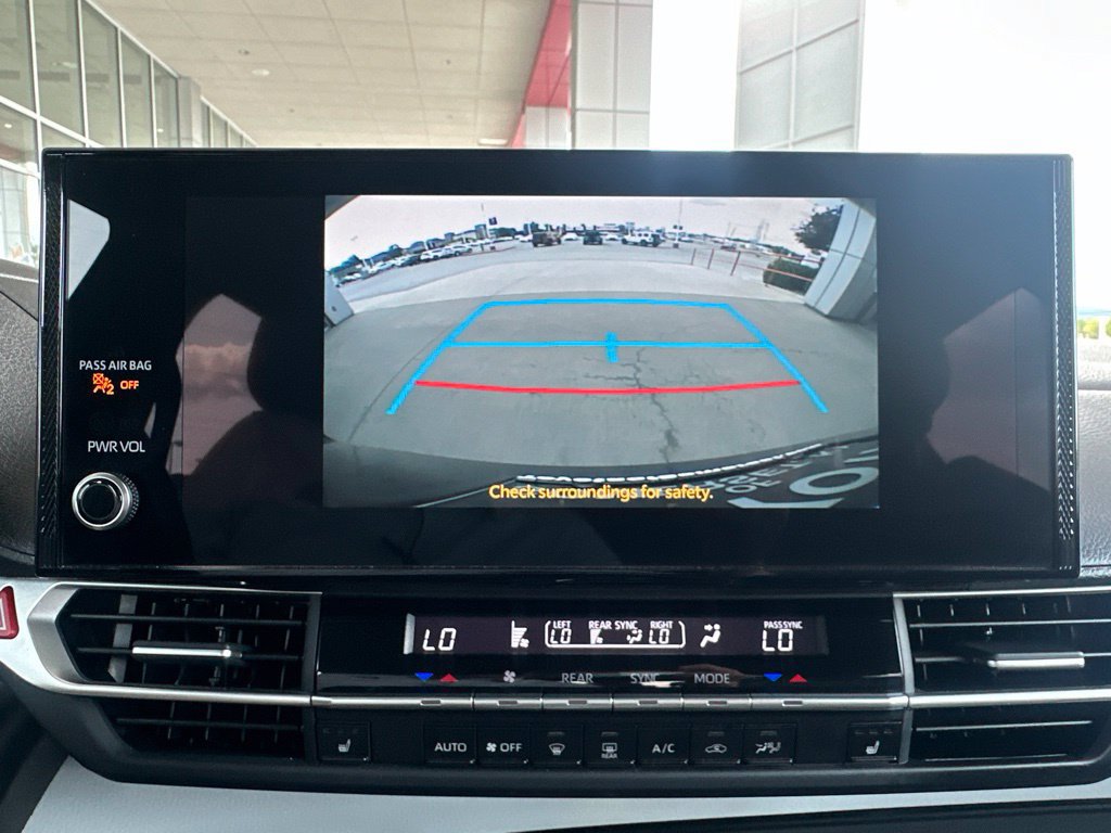 Certified 2025 Toyota Sienna XLE FWD image 37