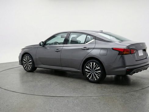 Used 2025 Nissan Altima 2.5 SV image 6