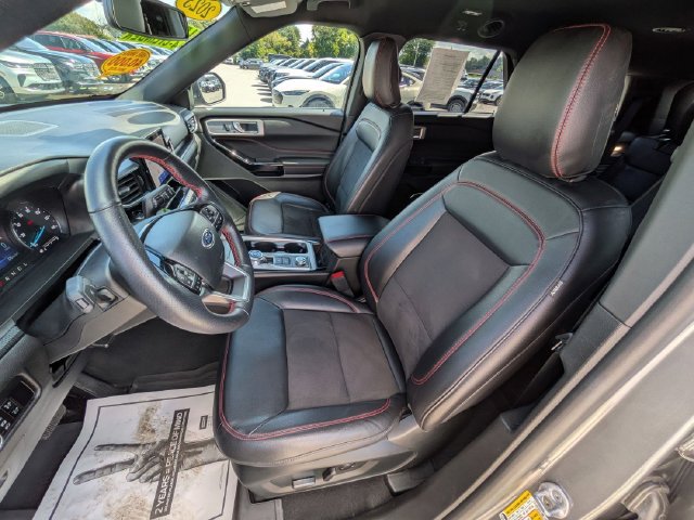 Used 2023 Ford Explorer ST-Line AWD/4WD image 7