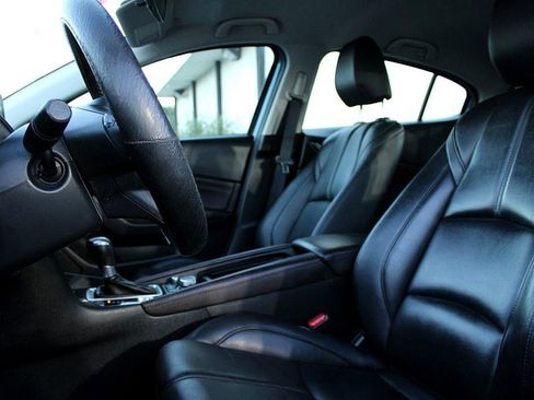 Used 2018 MAZDA MAZDA3 Touring image 13