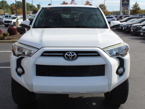 Used 2020 Toyota 4Runner SR5 image 3