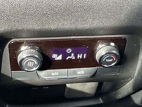 Used 2024 Chevrolet Traverse LT image 25