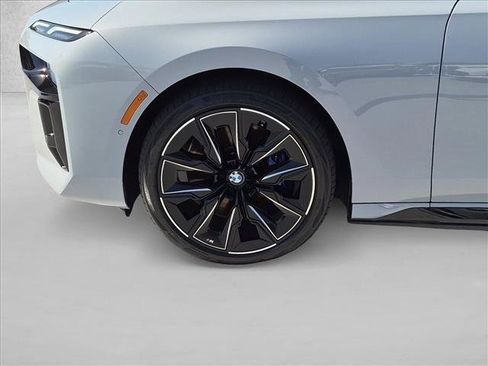 Used 2025 BMW i7 eDrive50 w/ M Sport Package RWD image 26