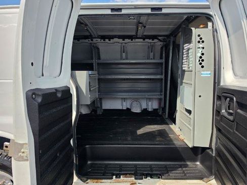 Used 2017 GMC Savana 2500 RWD image 24