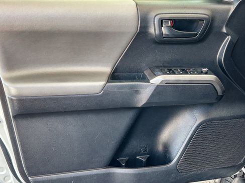 Used 2017 Toyota Tacoma SR5 RWD image 24