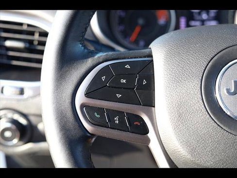 Used 2018 Jeep Compass Latitude w/ Popular Equipment Group image 12