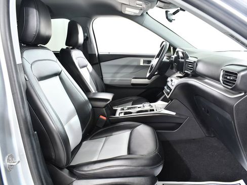 Used 2023 Ford Explorer XLT w/ Equipment Group 202A image 10