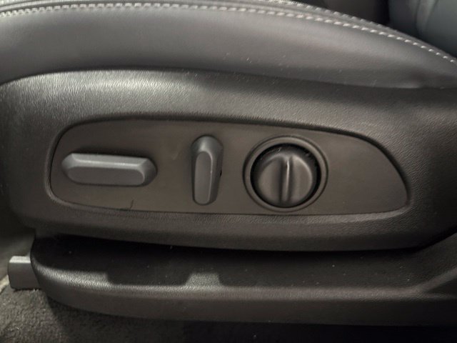 Used 2023 Buick Enclave Essence FWD image 13