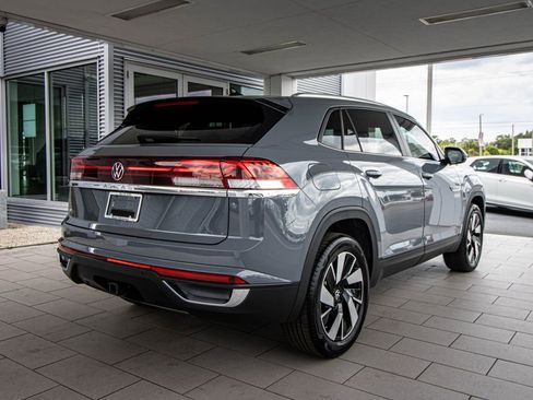 New 2026 Volkswagen Atlas Cross Sport SE FWD image 2