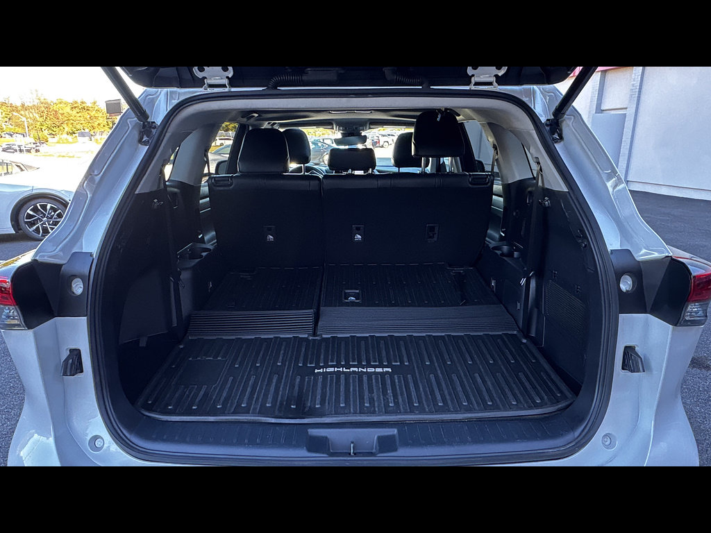 Used 2022 Toyota Highlander XLE AWD/4WD image 10
