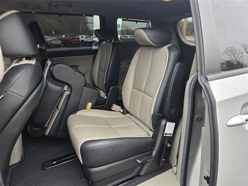 Used 2020 Kia Sedona EX image 10
