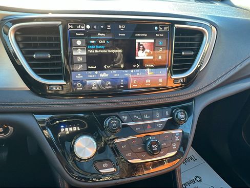 Used 2024 Chrysler Pacifica Pinnacle image 33