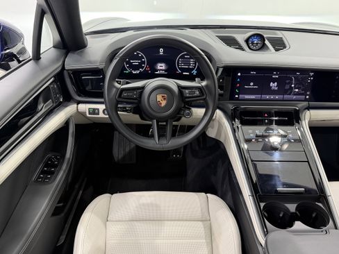 Certified 2024 Porsche Panamera 4 image 30