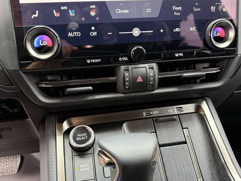 Used 2026 Lexus GX 550 w/ Accessory Package (2T) AWD/4WD image 27