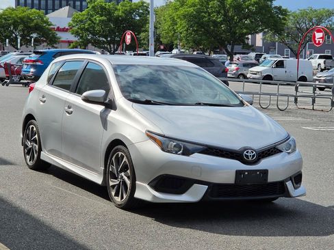 Used 2018 Toyota Corolla iM w/ All-Weather Mat Package FWD image 3