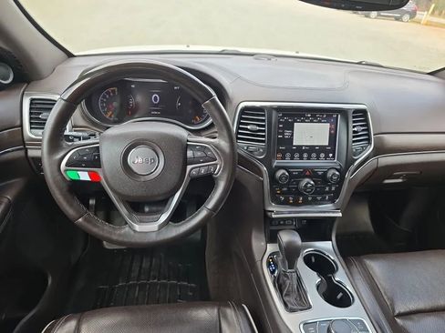 Used 2018 Jeep Grand Cherokee Overland image 16