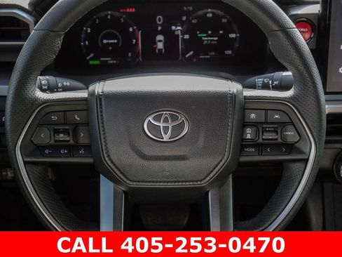 Used 2025 Toyota Tacoma TRD Off-Road AWD/4WD image 31