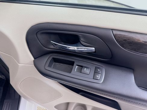 Used 2019 Dodge Grand Caravan SE image 27