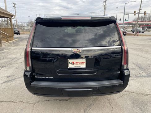 Used 2016 Cadillac Escalade 2WD image 4