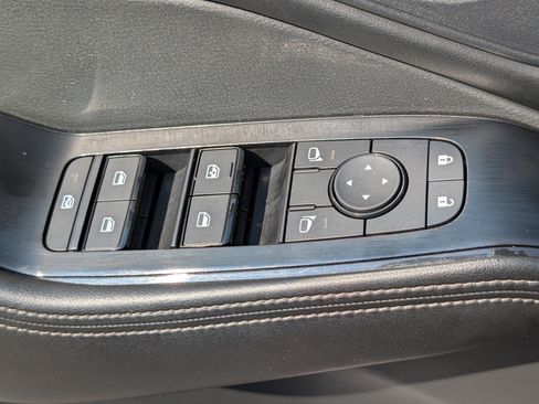 Used 2024 Nissan Rogue SV AWD/4WD image 19