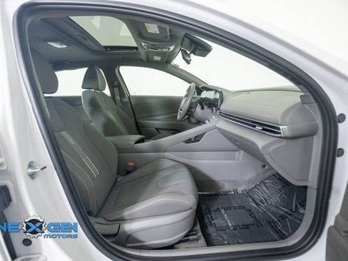 Used 2024 Hyundai Elantra SEL w/ Convenience Package FWD image 40