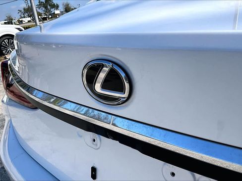 Used 2024 Lexus ES 350 w/ Premium Package image 31