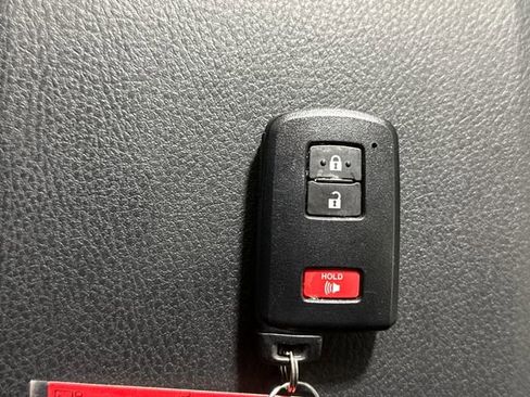 Certified 2023 Toyota Tacoma SR5 AWD/4WD image 39