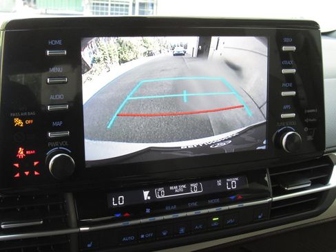 Used 2023 Toyota Sienna XLE w/ XLE Plus Package AWD/4WD image 40