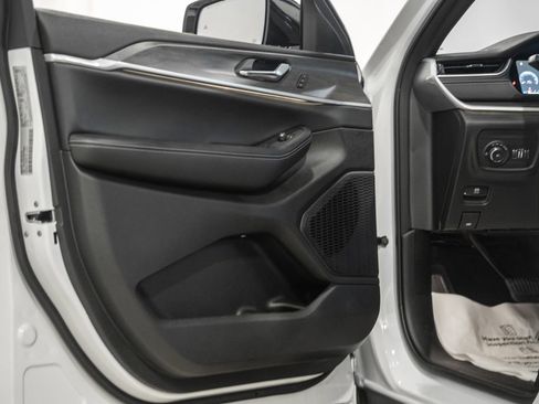 New 2025 Jeep Grand Cherokee L Limited w/ Luxury Tech Group II image 39