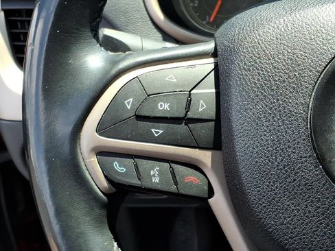 Used 2016 Jeep Cherokee Latitude w/ Comfort/Convenience Group FWD image 18