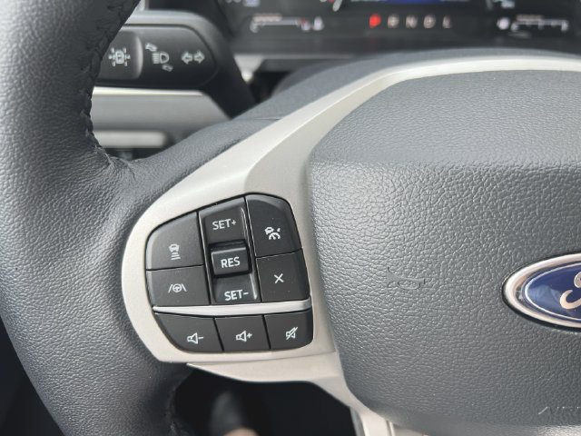 Used 2023 Ford Explorer XLT w/ Equipment Group 202A AWD/4WD image 26