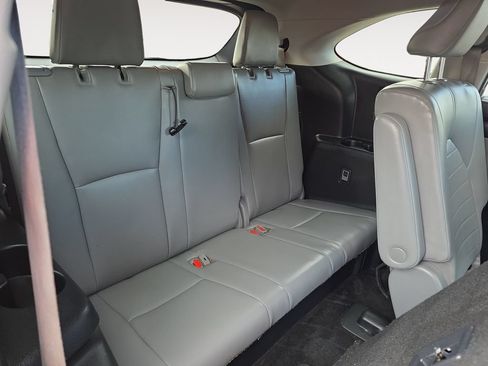 Used 2023 Toyota Highlander XLE AWD/4WD image 13