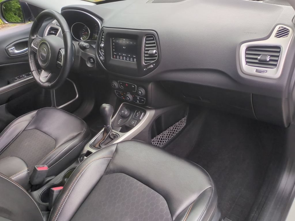 Used 2018 Jeep Compass Latitude w/ Popular Equipment Group AWD/4WD image 28