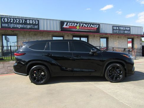 Used 2022 Toyota Highlander L FWD image 5
