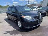 Used 2017 Toyota Sienna LE image 3