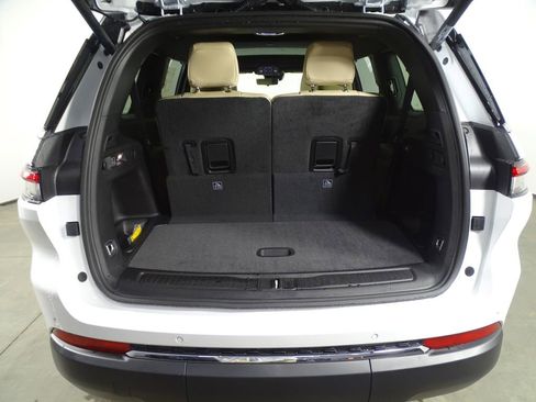 New 2025 Jeep Grand Cherokee L Limited image 17