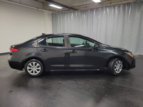 Used 2022 Toyota Corolla LE image 9