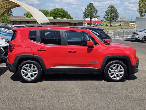 Used 2016 Jeep Renegade Latitude w/ Popular Equipment Group image 8