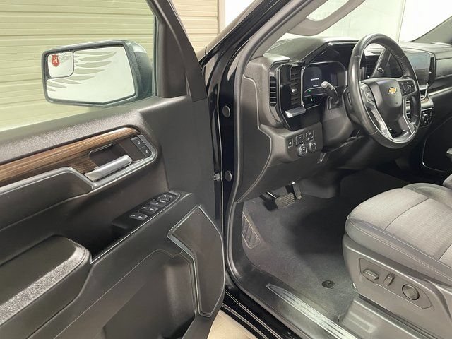 Used 2024 Chevrolet Silverado 1500 LT AWD/4WD image 10