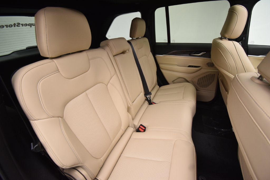 New 2027 Jeep Grand Cherokee Limited AWD/4WD image 21