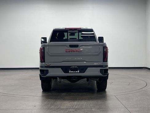 Used 2025 GMC Sierra 2500 AT4 image 7