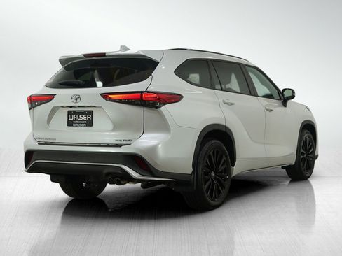 Used 2023 Toyota Highlander XSE image 5