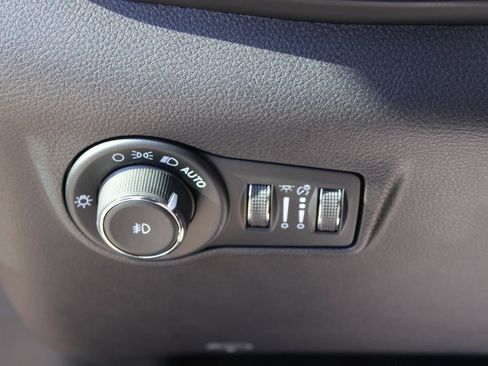 New 2026 Jeep Compass Latitude image 12